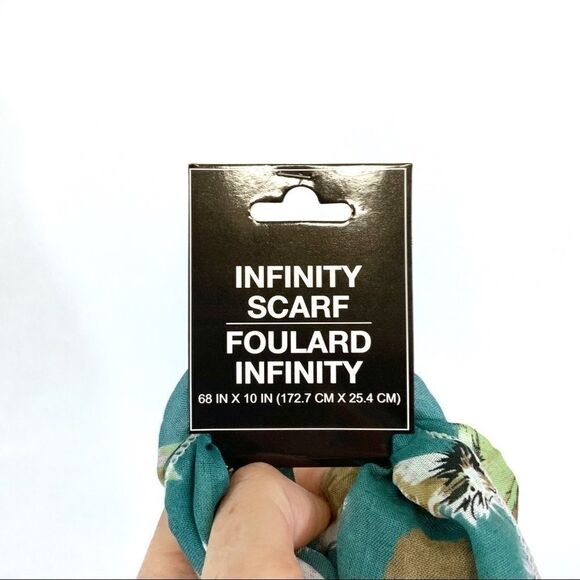 Feather pattern infinity scarf  - Picture 6 of 6